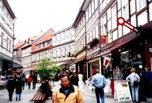 Westernstraße Wernigerode, rechts Optik Vieth